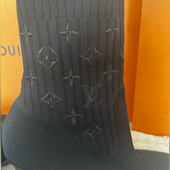 Louis Vuitton Silhouette Ankle Boot. Size 39 (fits size 8) - Picture 10 of 10